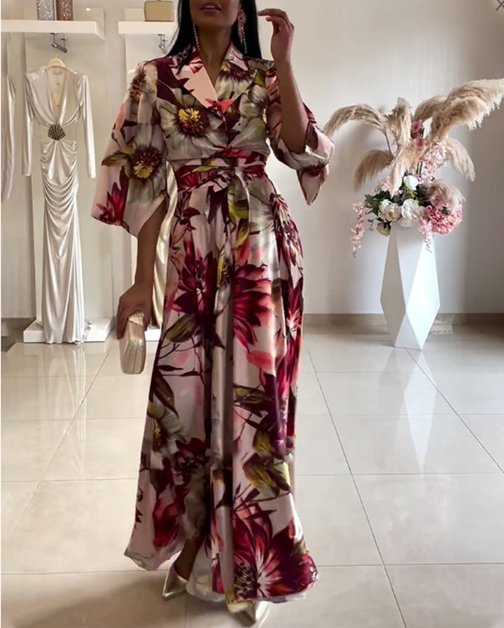 Kvinnors eleganta blommiga klänning med figursydd midja och vida ärmar Mirla-Eva Jonsson