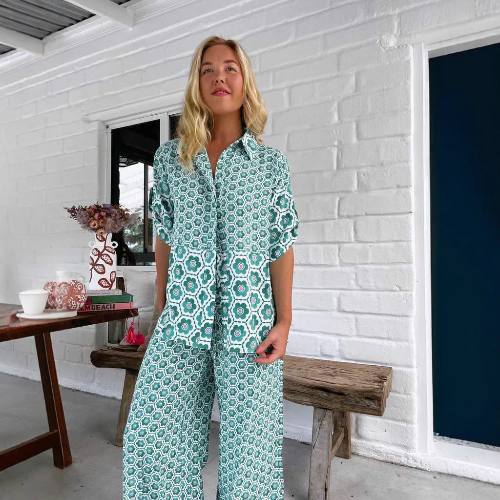 Kvinnors eleganta blus-byxdress med blommönster och lös passform-Eva Jonsson
