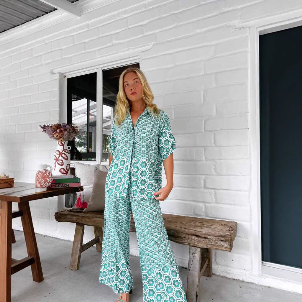 Kvinnors eleganta blus-byxdress med blommönster och lös passform-Eva Jonsson