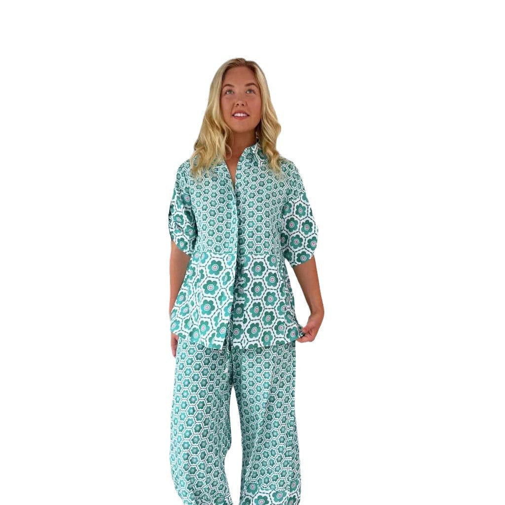 Kvinnors eleganta blus-byxdress med blommönster och lös passform-Eva Jonsson