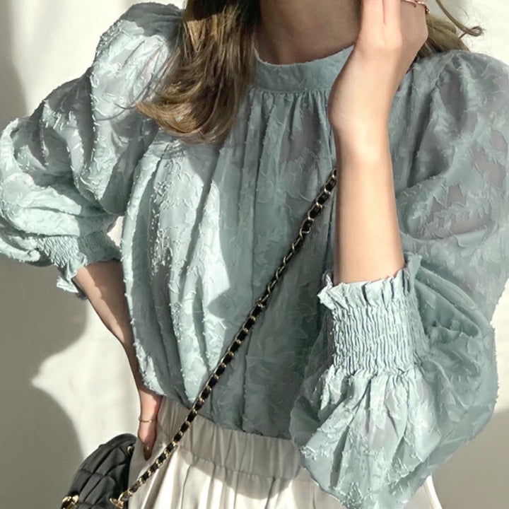 Kvinnors eleganta blus med buketter och voluminösa ärmar Mirla-Eva Jonsson