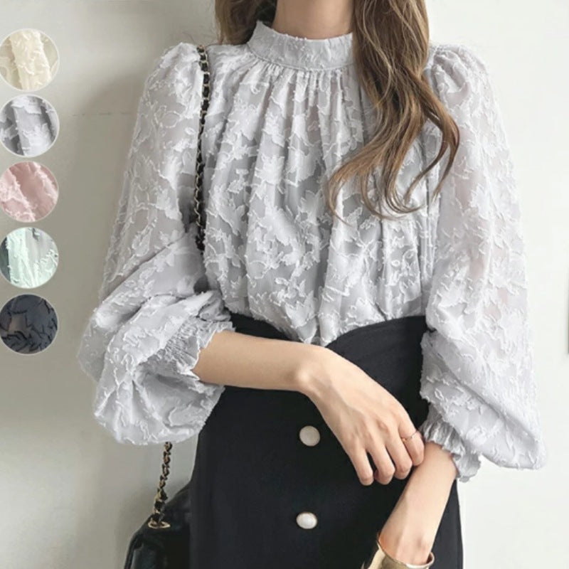Kvinnors eleganta blus med buketter och voluminösa ärmar Mirla-Eva Jonsson