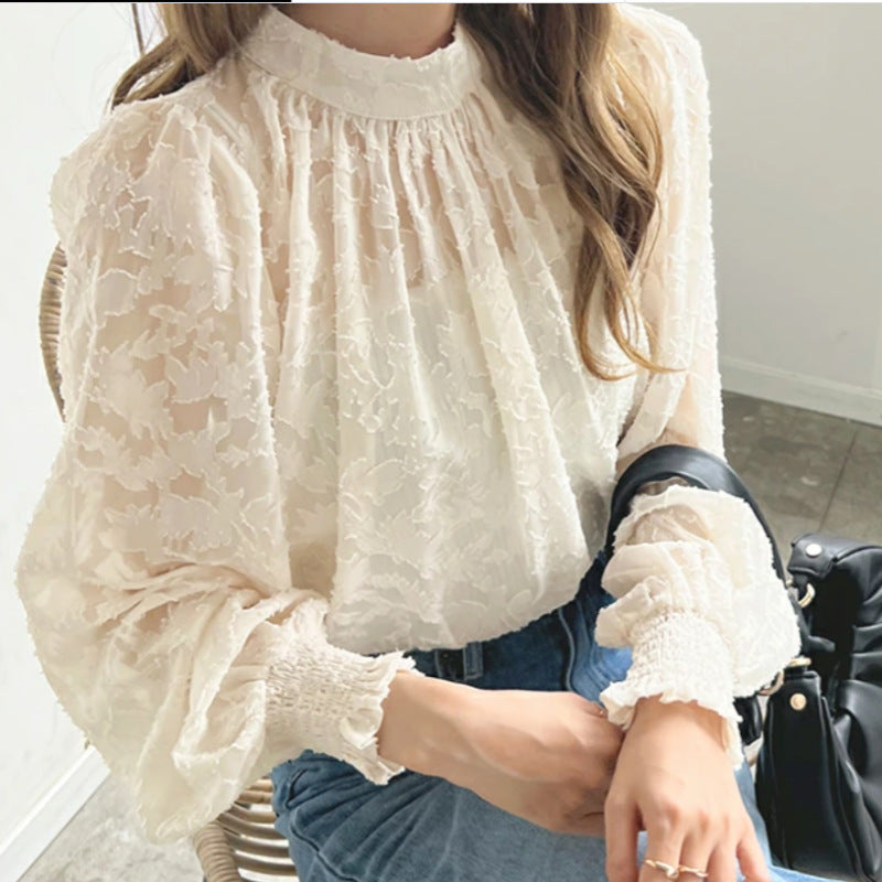 Kvinnors eleganta blus med buketter och voluminösa ärmar Mirla-Eva Jonsson