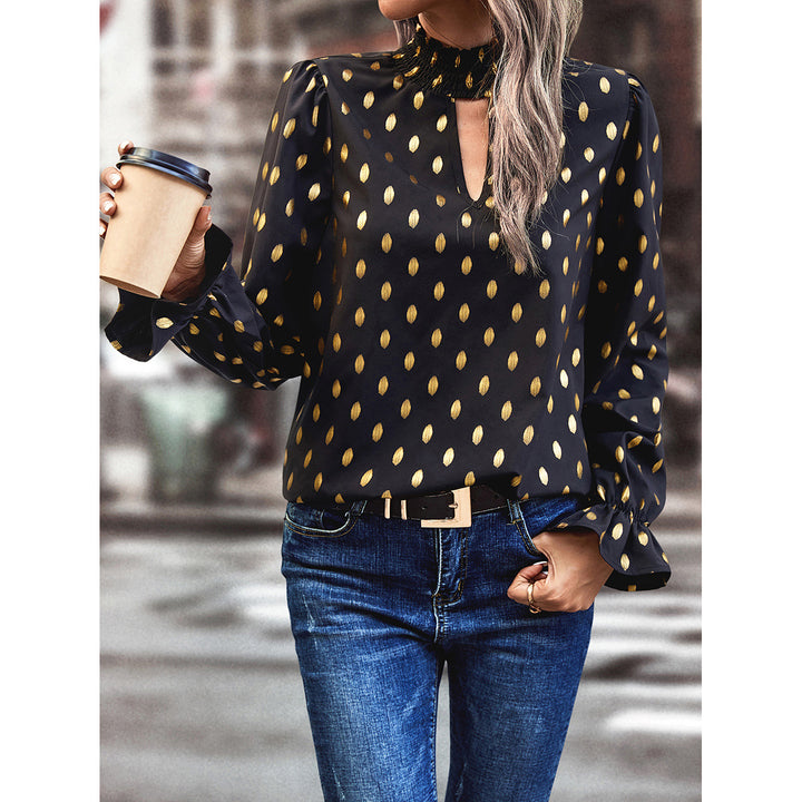 Kvinnors eleganta blus med modekrage och guldaccenter Mirla-Eva Jonsson
