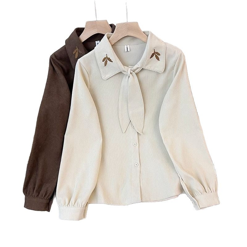 Kvinnors eleganta blus med rosettkrage Mirla-Eva Jonsson