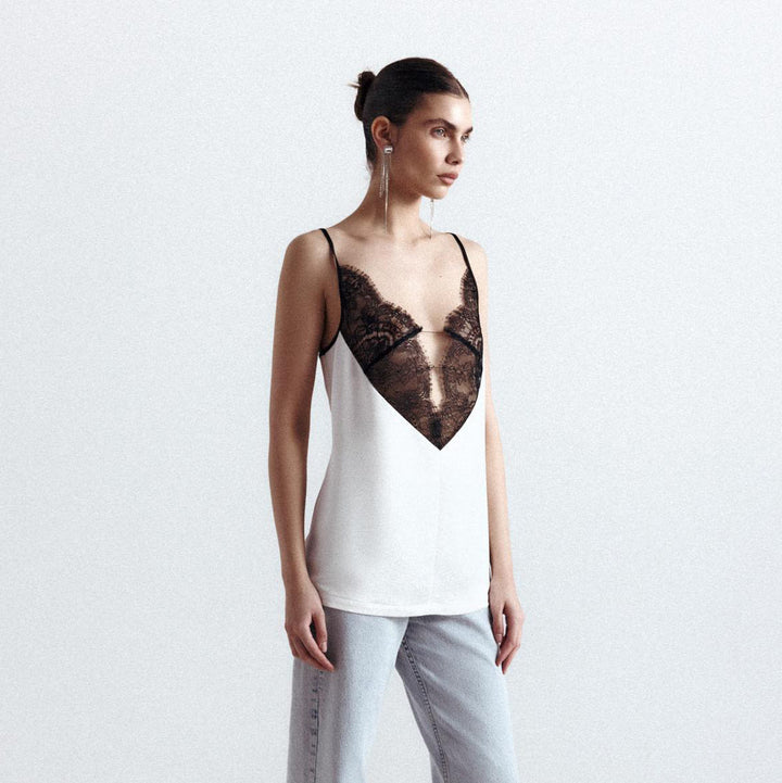 Kvinnors eleganta blus med spets Mirla-Eva Jonsson