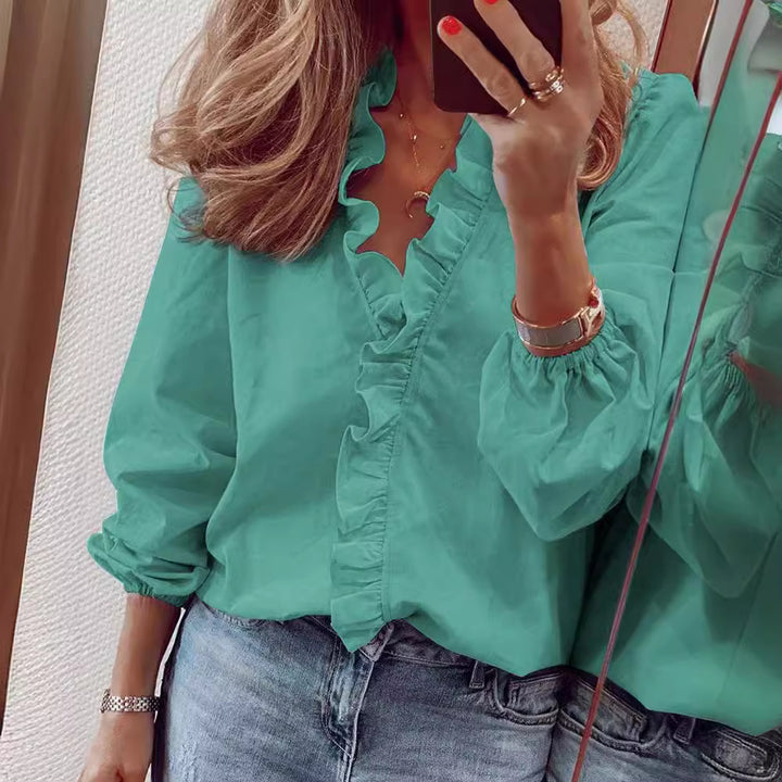 Kvinnors eleganta blus med volangdetalj Mirla-Eva Jonsson