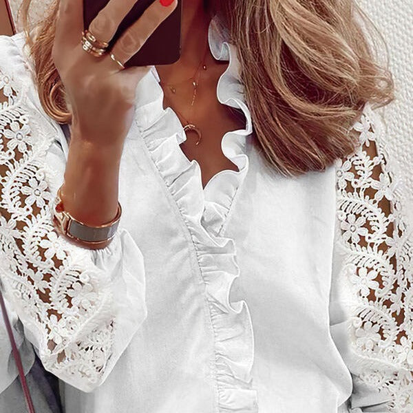 Kvinnors eleganta blus med volangdetaljer och spetsärmar Mirla-Eva Jonsson