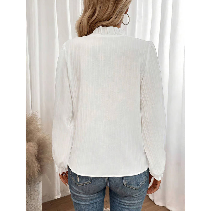 Kvinnors eleganta blus med volangdetaljer och veck-Eva Jonsson