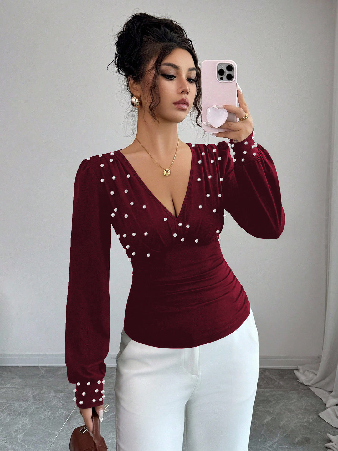 Kvinnors eleganta blus skjorta med V-hals och dekoration Mirla-Eva Jonsson