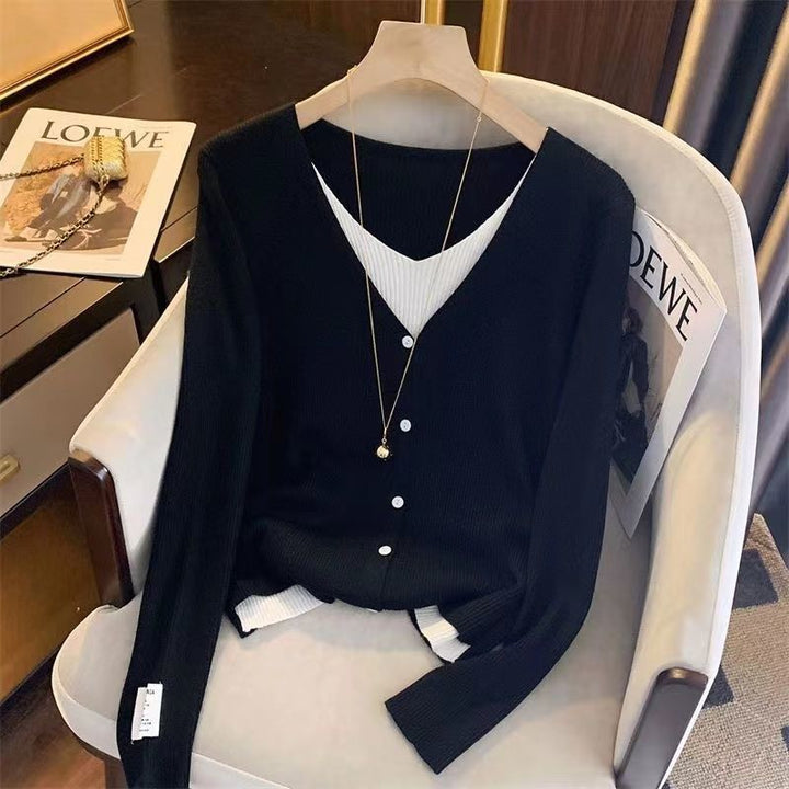 Kvinnors eleganta cardigan med V-hals och fina knappdetaljer Mirla-Eva Jonsson