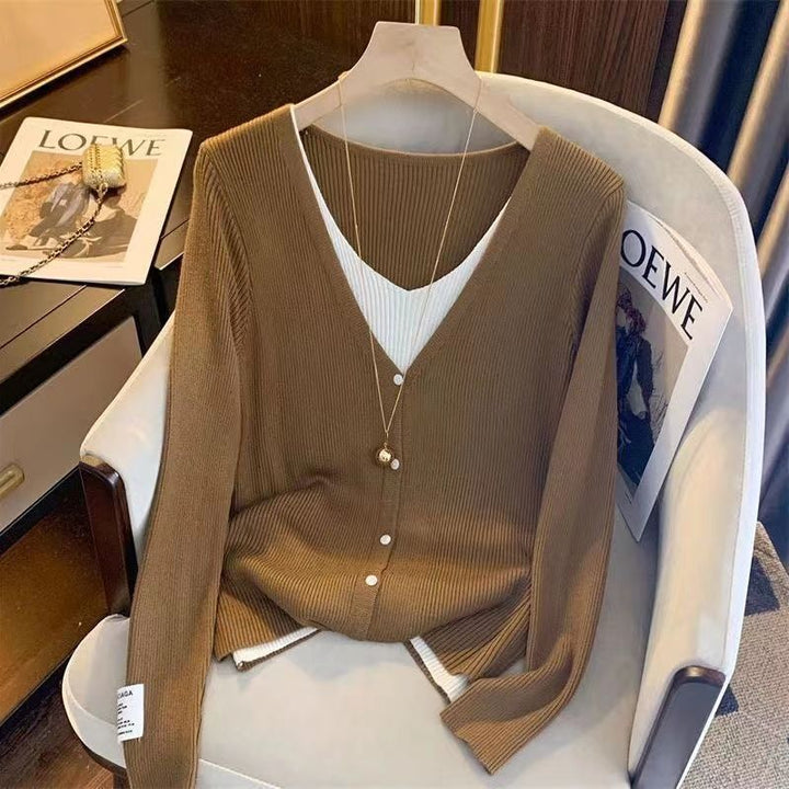 Kvinnors eleganta cardigan med V-hals och fina knappdetaljer Mirla-Eva Jonsson