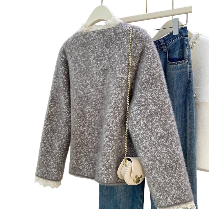 Kvinnors eleganta cardigan med pärlor och spetsdetaljer-Eva Jonsson