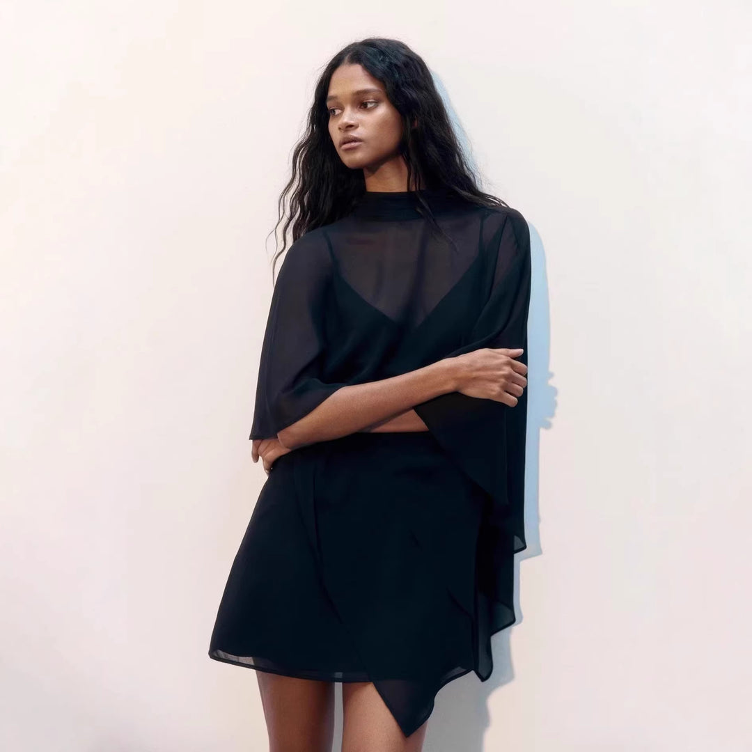 Kvinnors eleganta chiffong tunika med asymmetrisk snitt och flödande design Mirla-Eva Jonsson