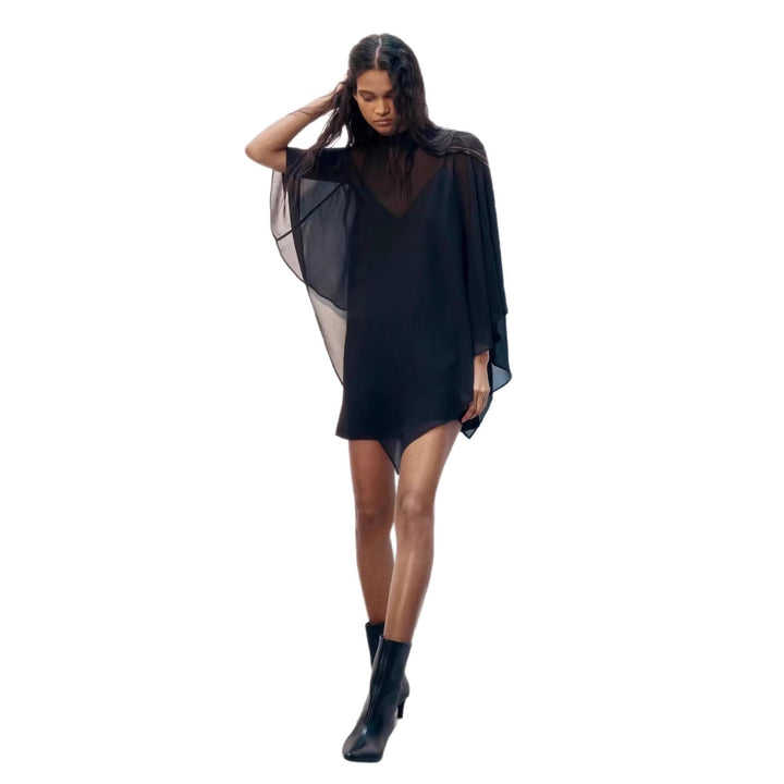 Kvinnors eleganta chiffontunika med asymmetrisk skärning och flödande design Mirla-Eva Jonsson