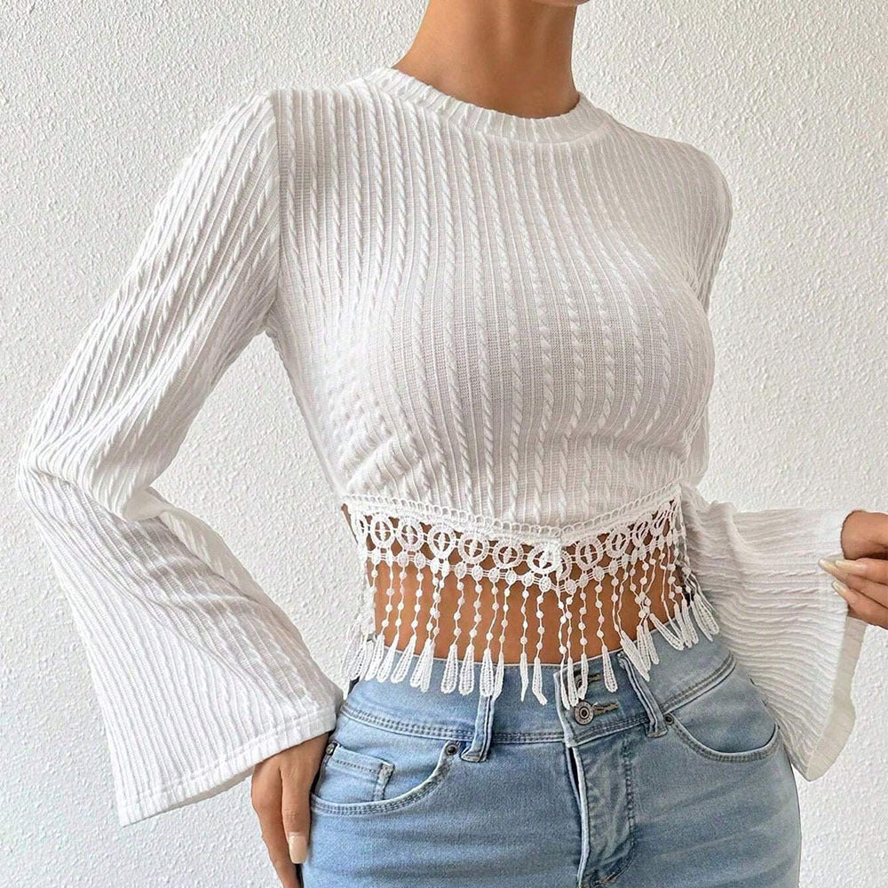 Kvinnors eleganta crop top med stiliga trumpetärmar och spets Mirla-Eva Jonsson