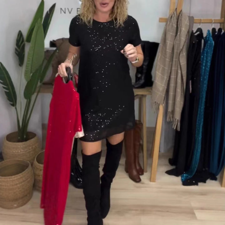 Kvinnors eleganta festklänning med glittrande paljetter och modern skärning Mirla-Eva Jonsson