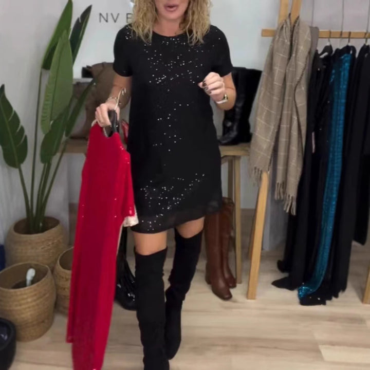 Kvinnors eleganta festklänning med glittrande paljetter och modern skärning Mirla-Eva Jonsson