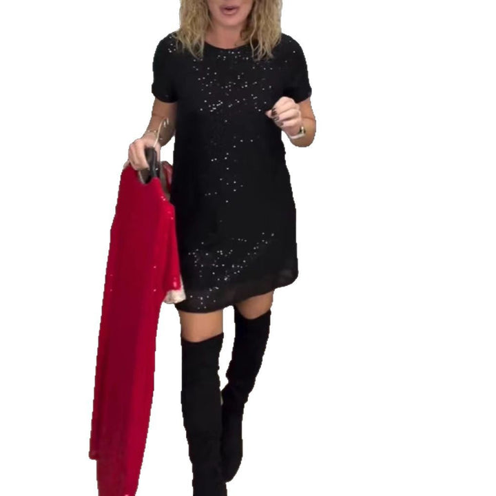 Kvinnors eleganta festklänning med glittrande paljetter och modern skärning Mirla-Eva Jonsson
