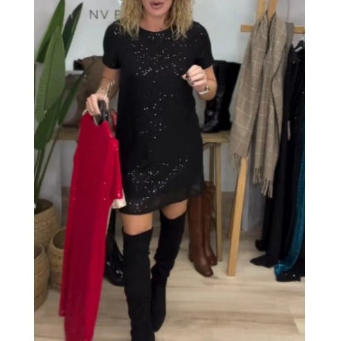Kvinnors eleganta festklänning med glittrande paljetter och modern skärning Mirla-Eva Jonsson
