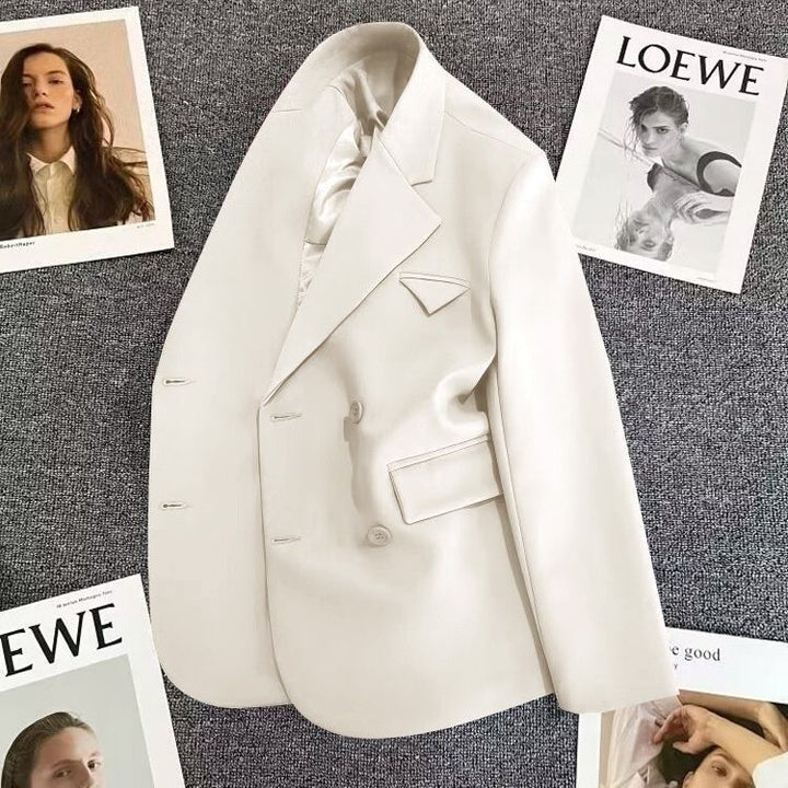 Kvinnors eleganta, figursydda dubbla knäppta blazer med kreativ skärning Mirla-Eva Jonsson