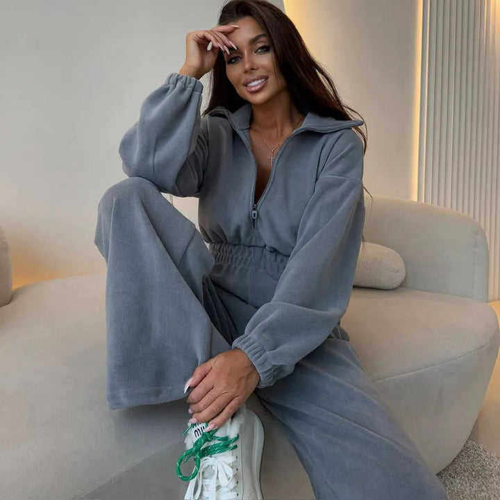 Kvinnors eleganta fleece jumpsuit med hög krage och elastisk midja Mirla-Eva Jonsson