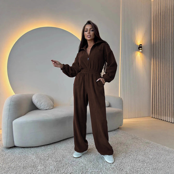Kvinnors eleganta fleece jumpsuit med hög krage och elastisk midja Mirla-Eva Jonsson