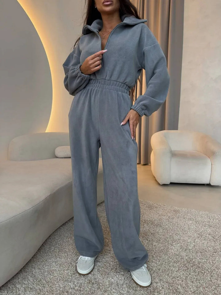 Kvinnors eleganta fleece jumpsuit med hög krage och elastisk midja Mirla-Eva Jonsson