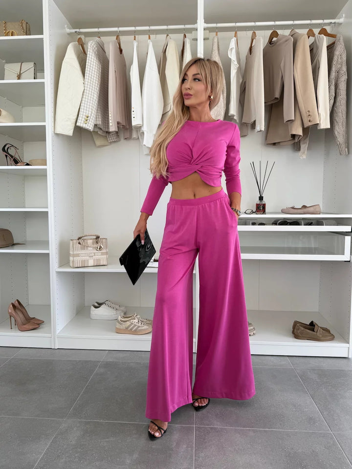 Kvinnors eleganta fritidsset med crop top och vida byxor-Eva Jonsson
