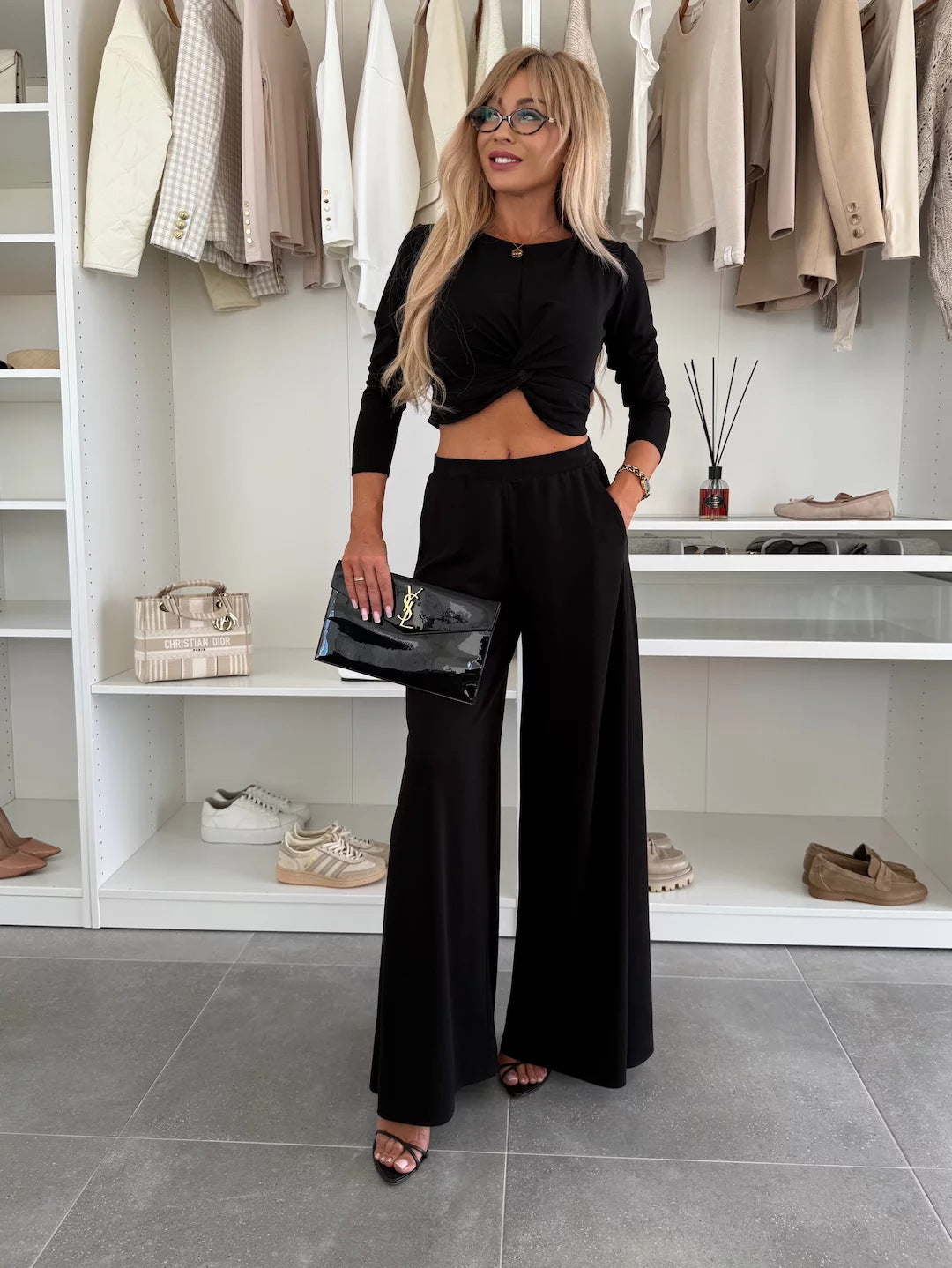 Kvinnors eleganta fritidsset med crop top och vida byxor-Eva Jonsson