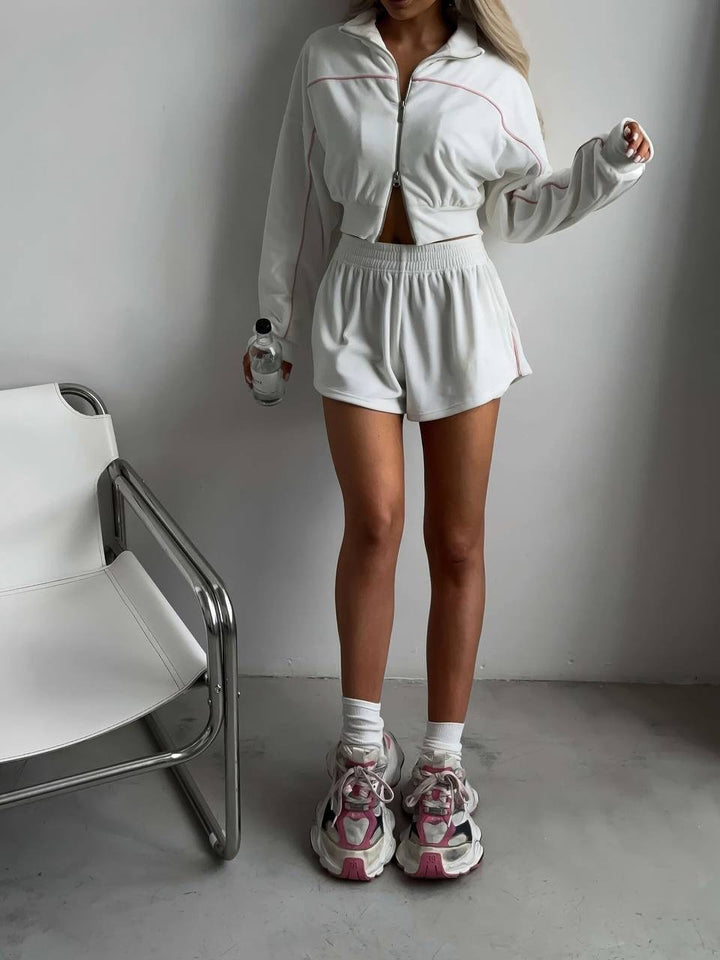 Kvinnors eleganta fritidsset med lös topp och shorts Mirla-Eva Jonsson