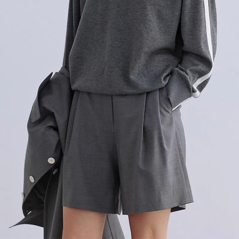 Kvinnors eleganta hotpants med hög midja och praktiska fickor Mirla-Eva Jonsson