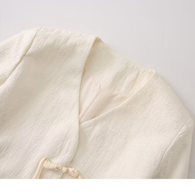 Kvinnors eleganta jacka med konstnärliga knutdetaljer Mirla-Eva Jonsson