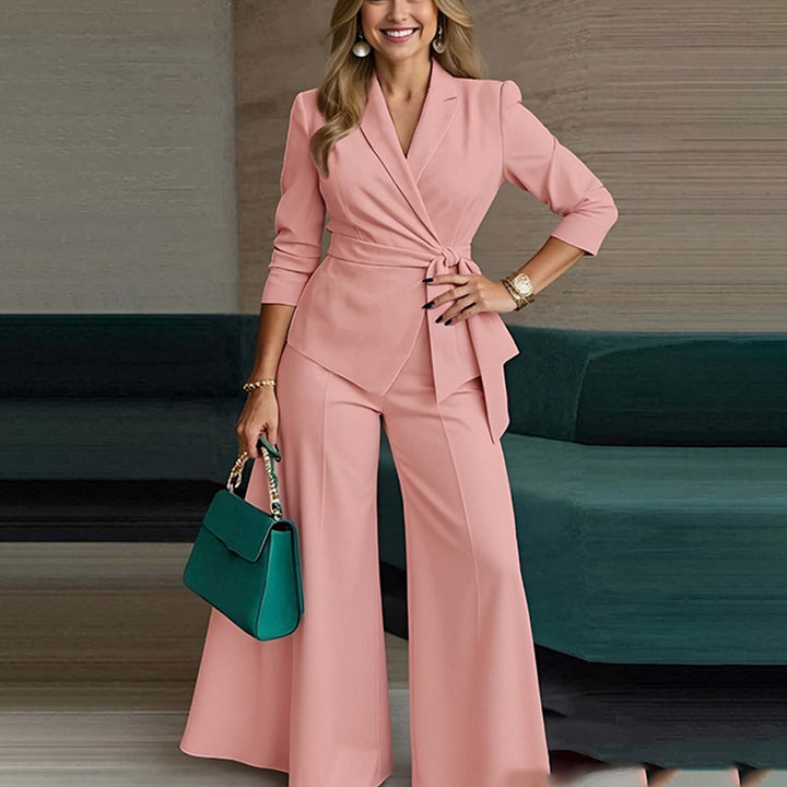 Kvinnors eleganta jumpsuit med skräddarsydd passform och knuten design Mirla-Eva Jonsson