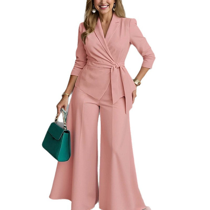 Kvinnors eleganta jumpsuit med skräddarsydd passform och knuten design Mirla-Eva Jonsson