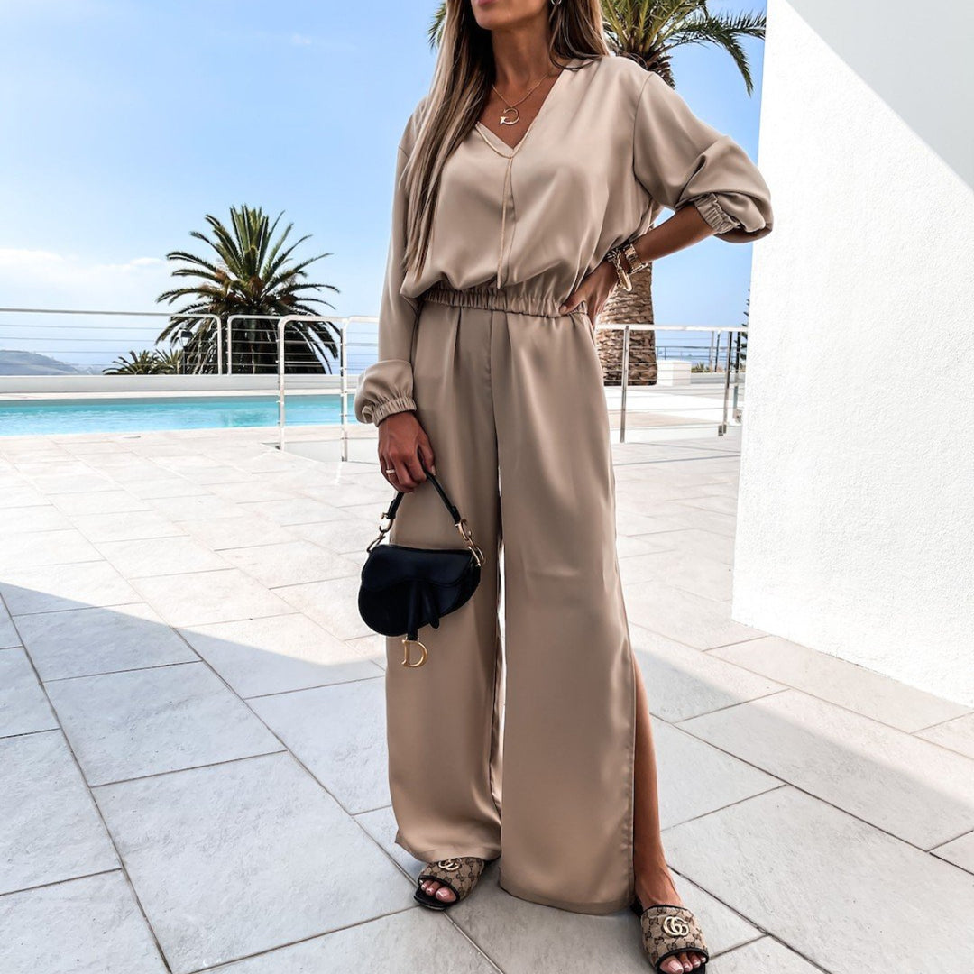 Kvinnors eleganta jumpsuit med vida ben och V-hals-Eva Jonsson
