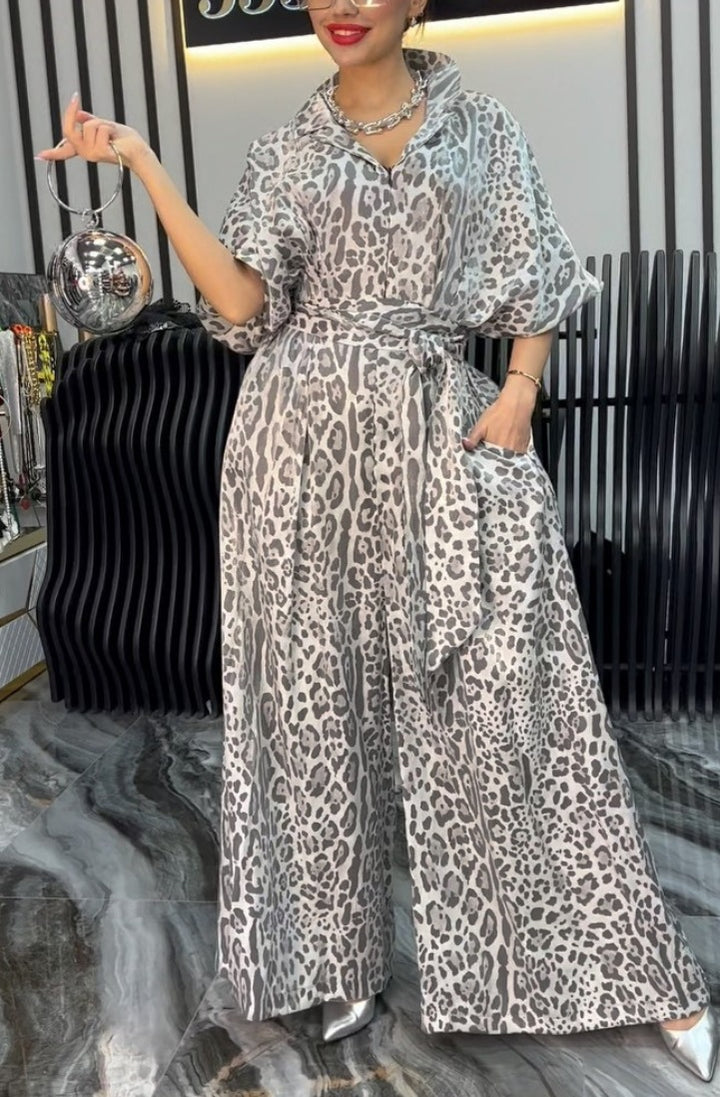 Kvinnors eleganta jumpsuit med vida ben och blommönster Mirla-Eva Jonsson