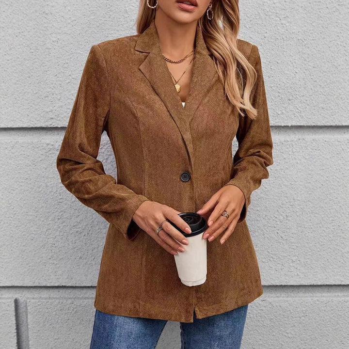 Kvinnors eleganta kavaj gjord av sammetsmjukt tyg med en texturerad yta Mirla-Eva Jonsson
