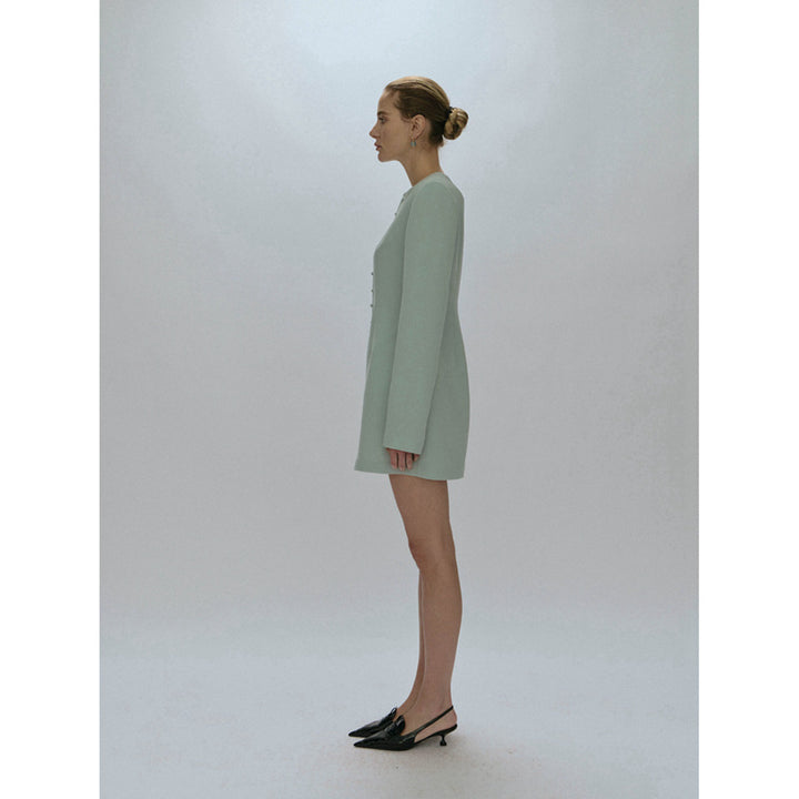 Kvinnors eleganta kavaj med knäppning och minimalistisk silhuett Mirla-Eva Jonsson