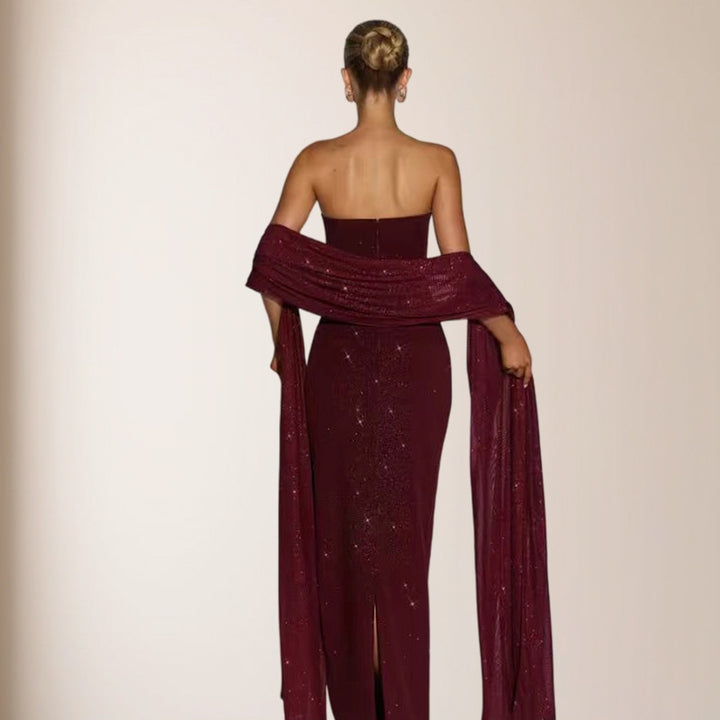 Kvinnors eleganta kvällsklänning med glittrande paljetter och off-shoulder design-Eva Jonsson