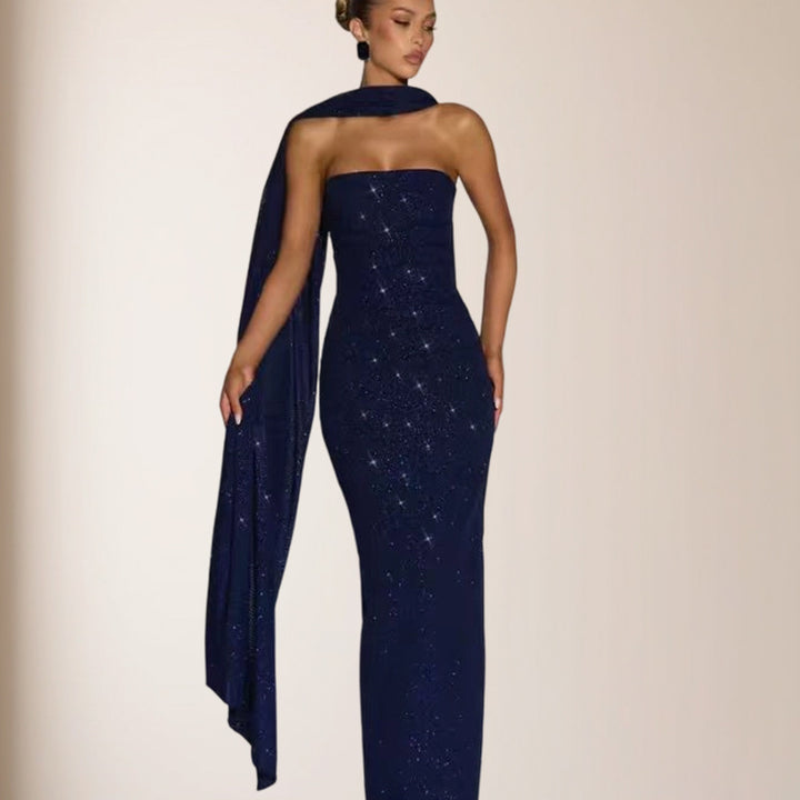 Kvinnors eleganta kvällsklänning med glittrande paljetter och off-shoulder design-Eva Jonsson