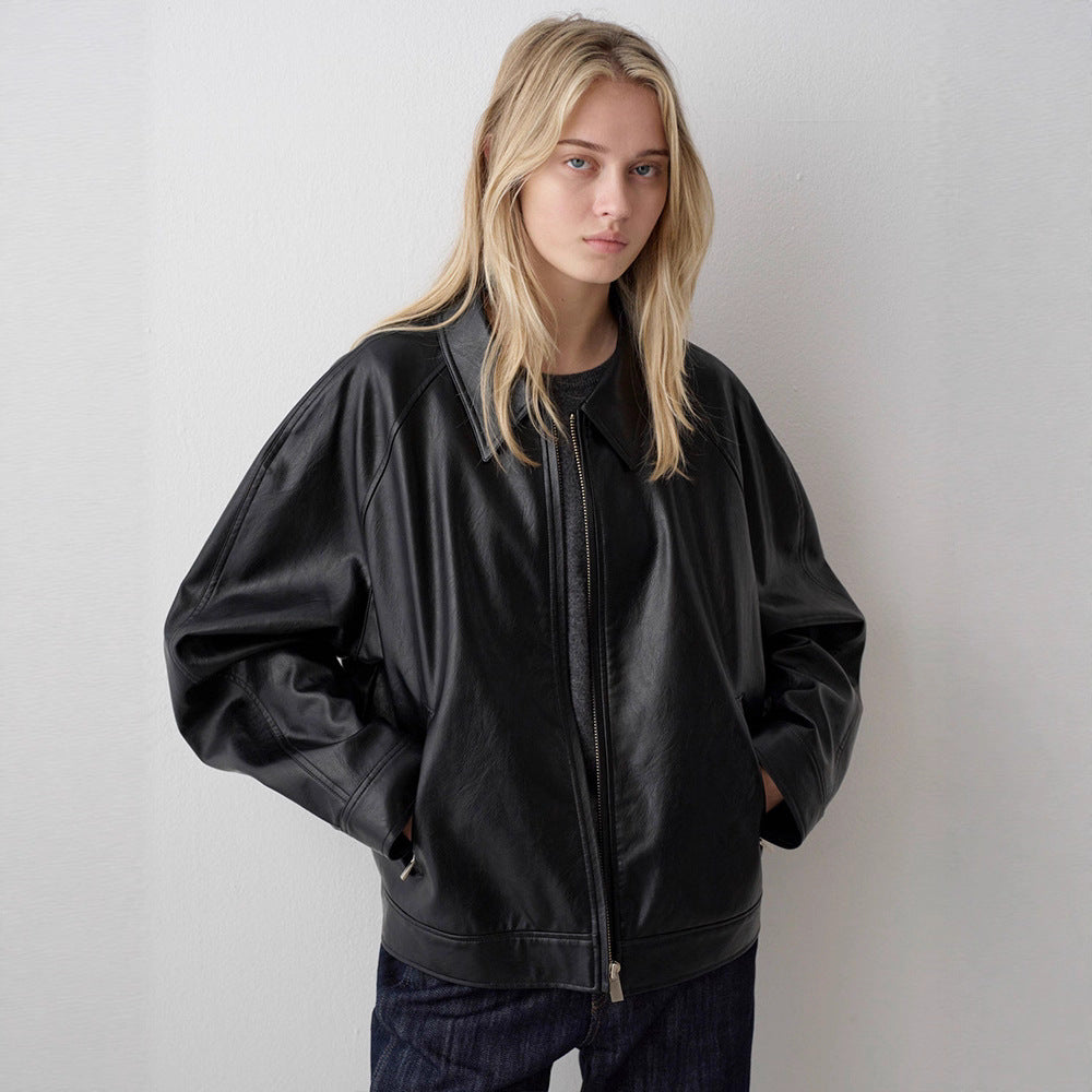 Kvinnors eleganta läderjacka i minimalistisk design Mirla-Eva Jonsson