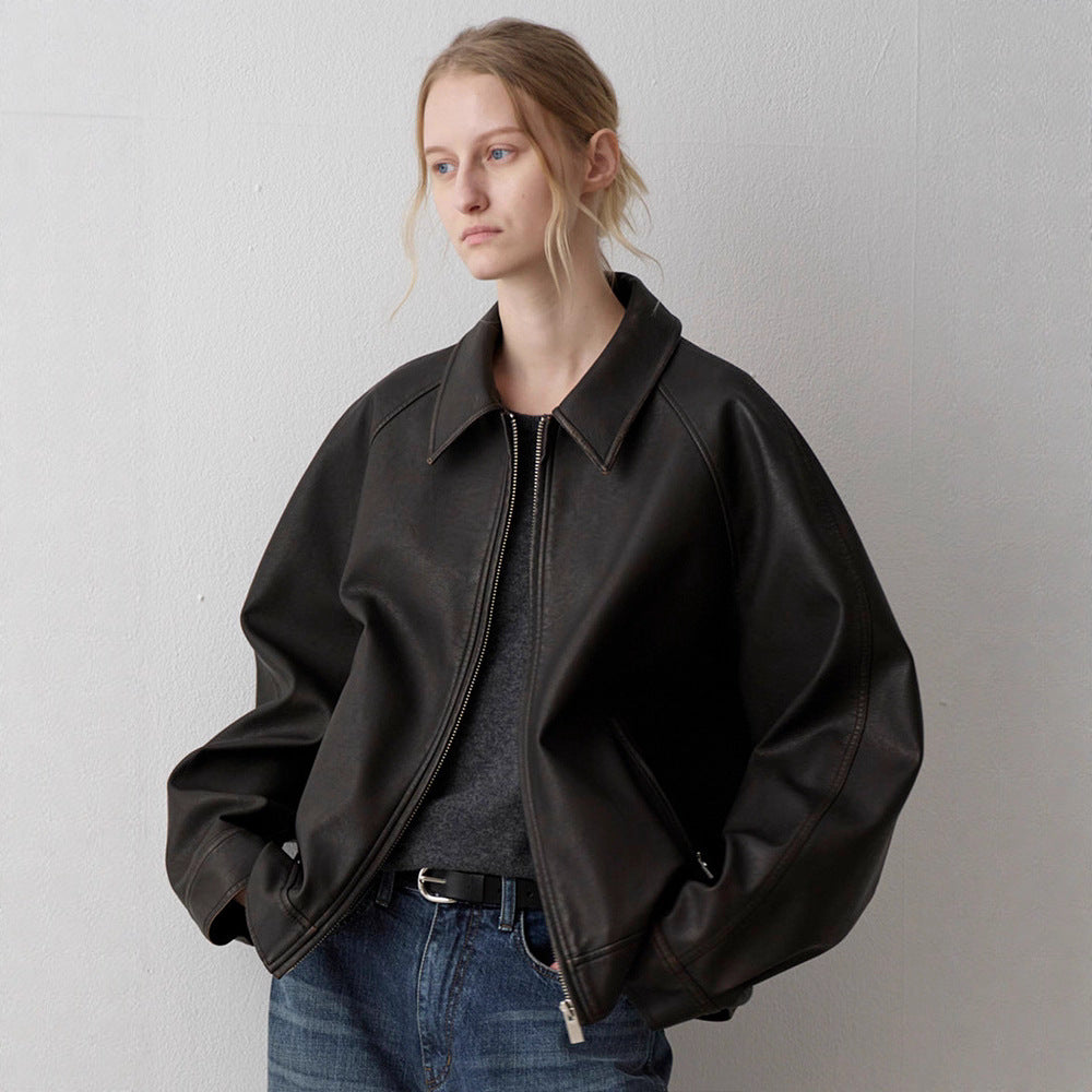 Kvinnors eleganta läderjacka i minimalistisk design Mirla-Eva Jonsson