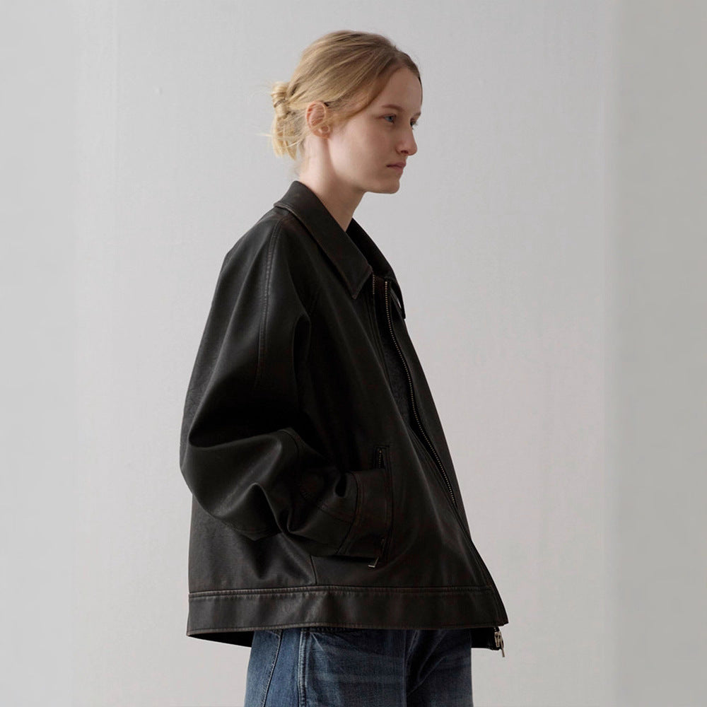 Kvinnors eleganta läderjacka i minimalistisk design Mirla-Eva Jonsson