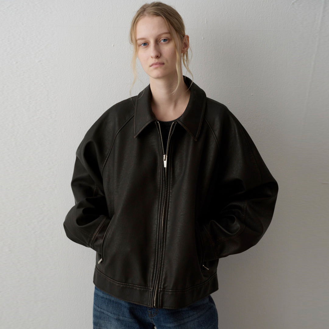 Kvinnors eleganta läderjacka i minimalistisk design Mirla-Eva Jonsson