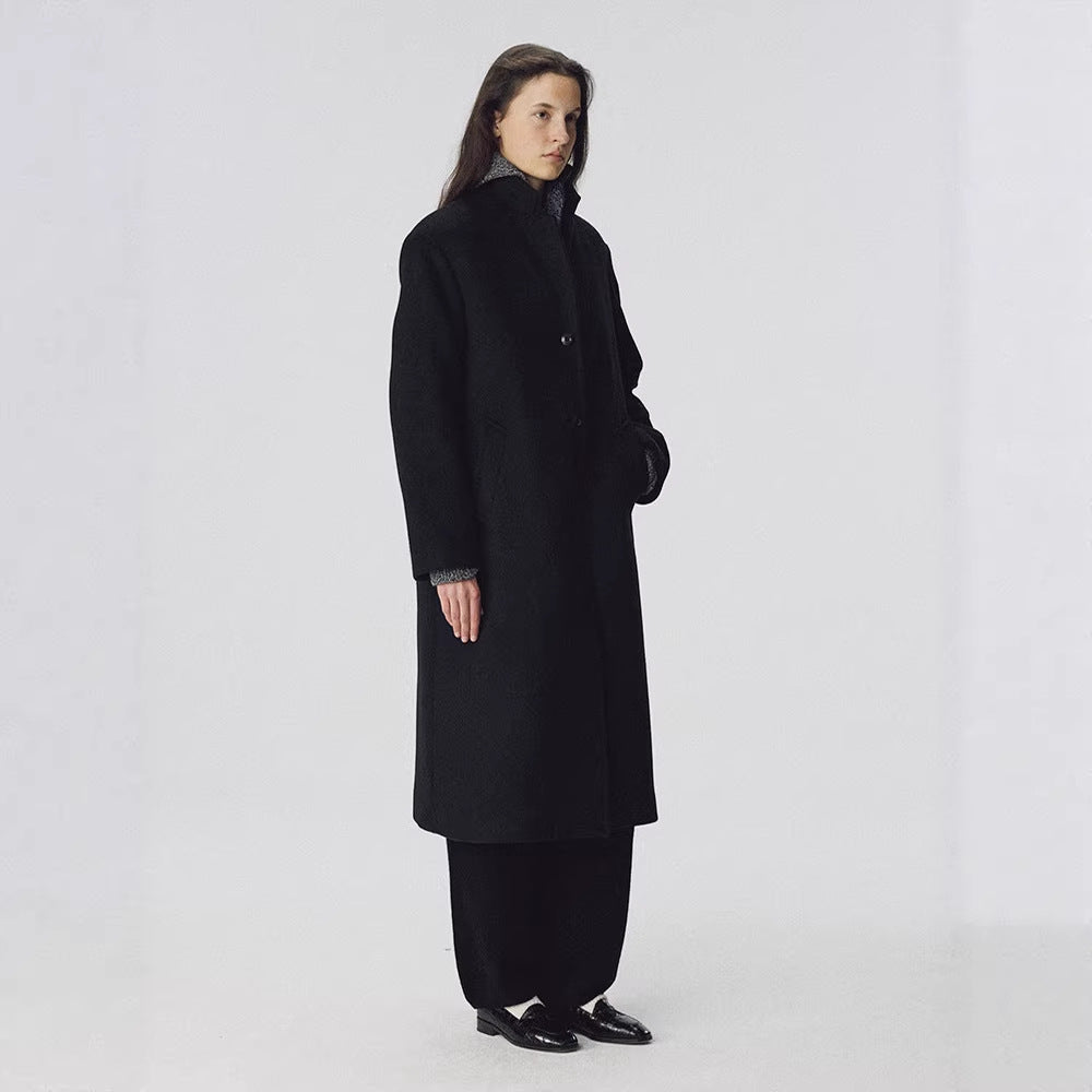 Kvinnors eleganta lång kappa med stiliga slag och fickor Mirla-Eva Jonsson