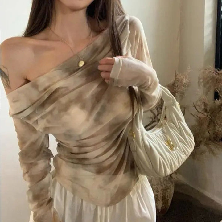 Kvinnors eleganta långärmad topp med rynkad design Mirla-Eva Jonsson