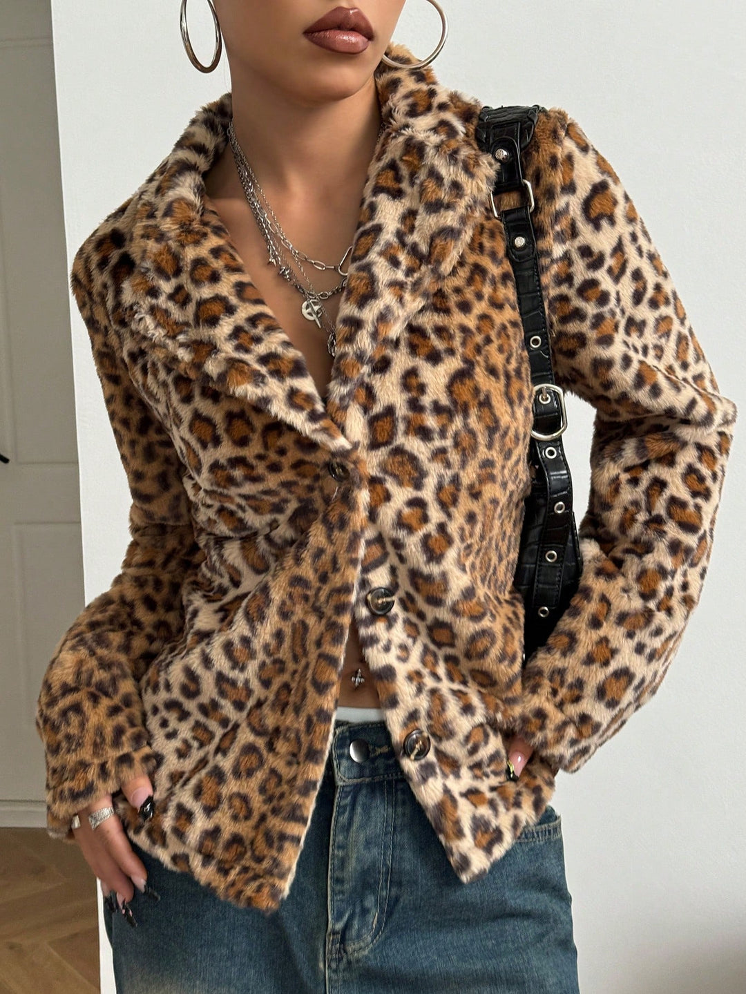 Kvinnors eleganta leopardmönstrad blazerjacka Mirla-Eva Jonsson