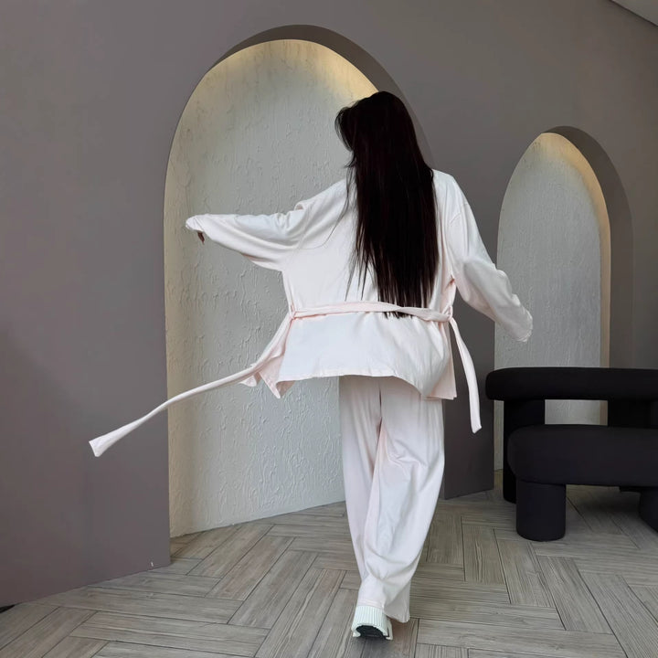 Kvinnors eleganta loungewear-set med omslagjacka och lös passform Mirla-Eva Jonsson