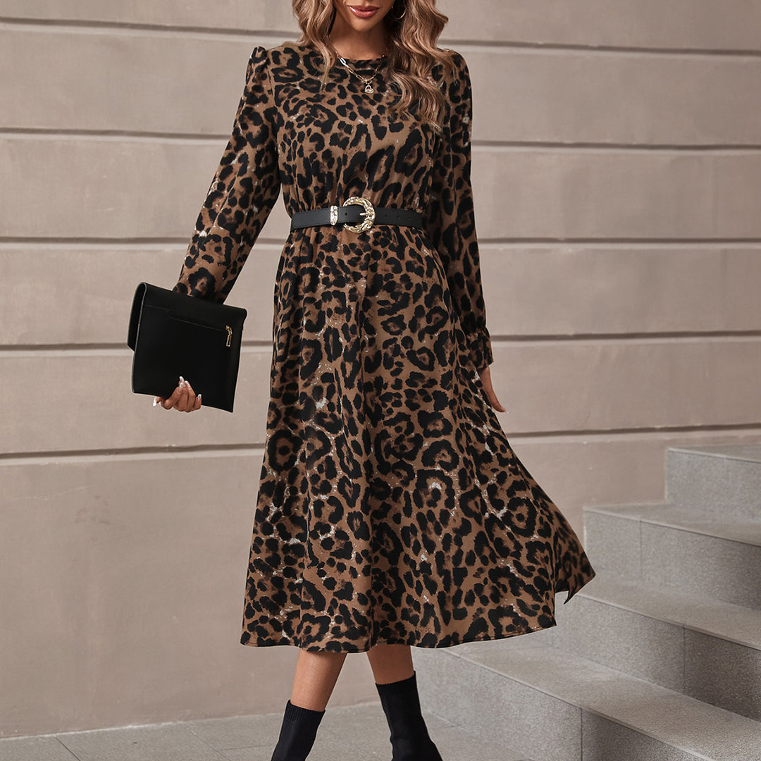 Kvinnors eleganta maxikjol med modern leopardtryck och nostalgiska puffärmar Mirla-Eva Jonsson
